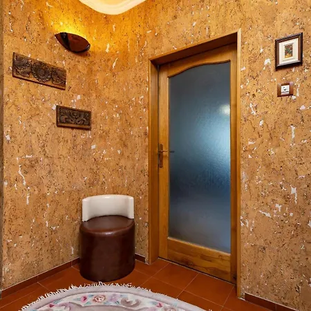 Retro-lux 2br In Kapana Old Town View Апартамент